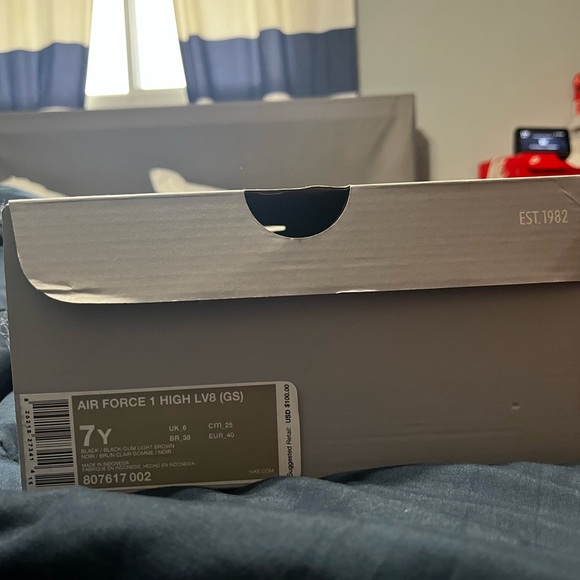 AIR FORCE 1 HIGH LV8 (GS) Size 7y - Picture 9 of 9